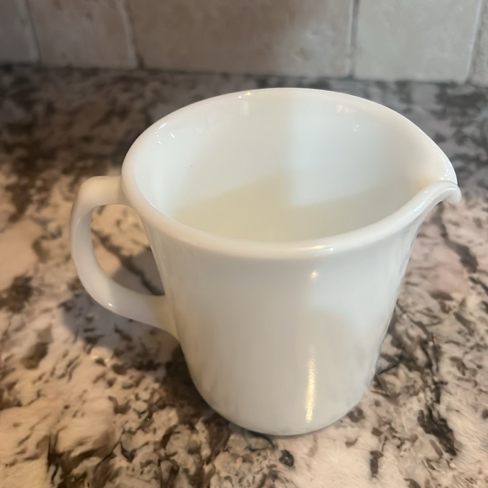 Vintage Pyrex Sugar Blow and Creamer - Picture 2 of 5